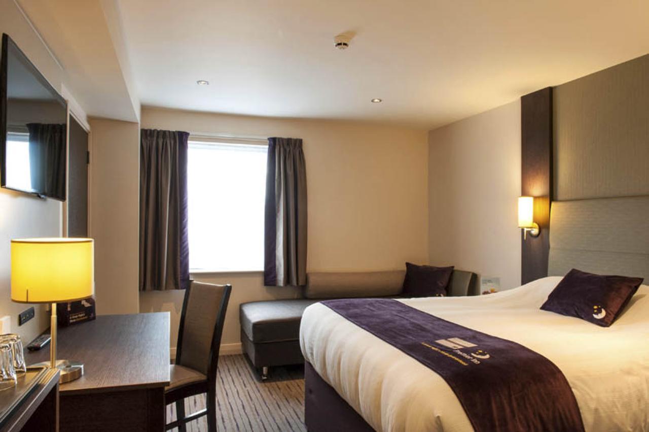 Premier Inn London Clapham Exterior photo