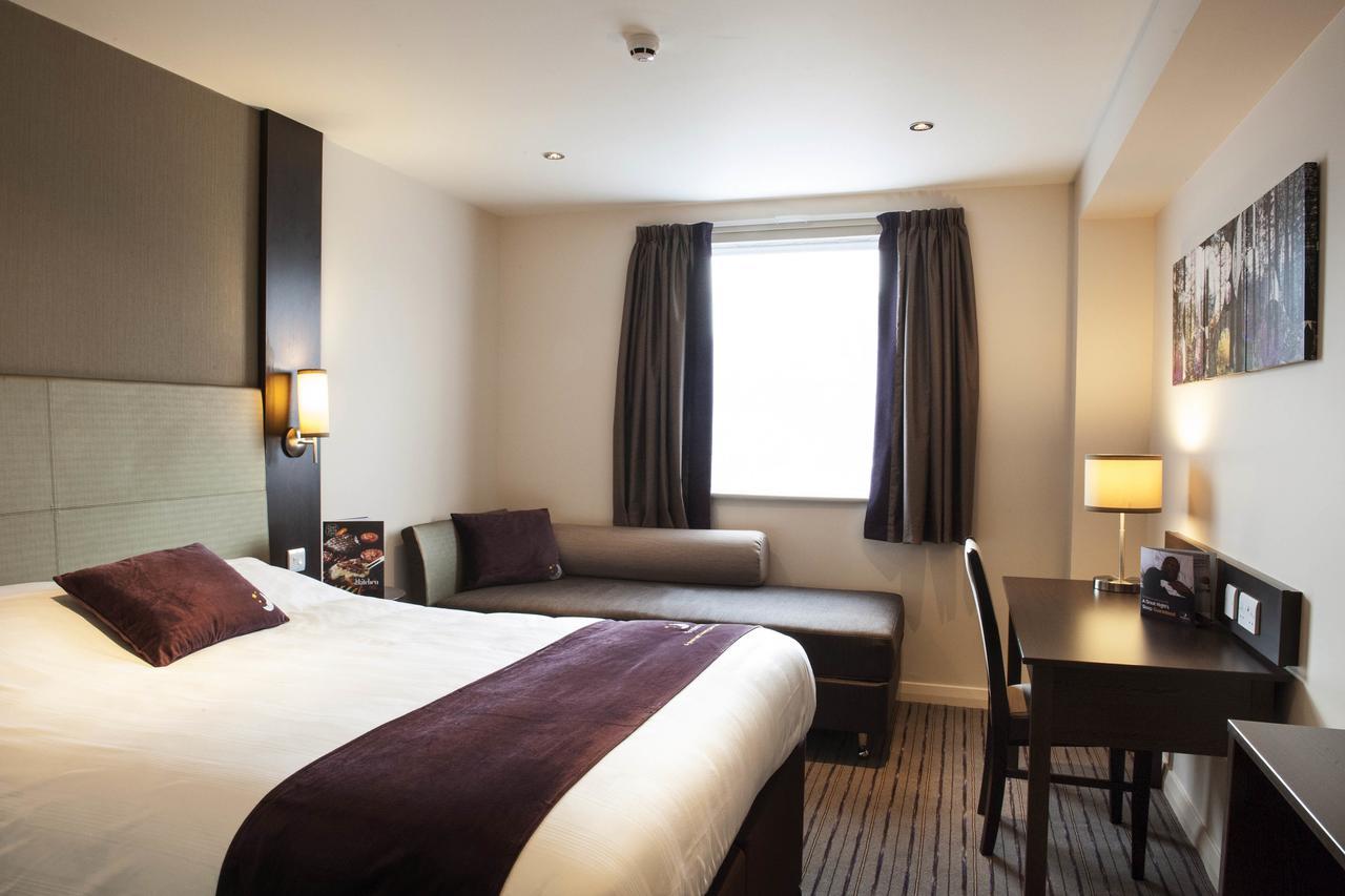 Premier Inn London Clapham Exterior photo